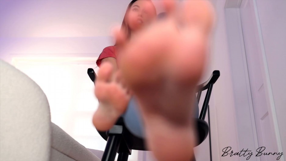 Bratty Bunny – Foot Sniffer Slave Bratty Bunny – Foot Sniffer Slave